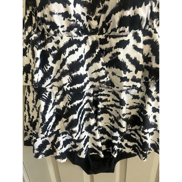 Swim Solutions Bathing Suit One Piece Tummy Control Tiered Ruffles Size 22W - Picture 3 of 7